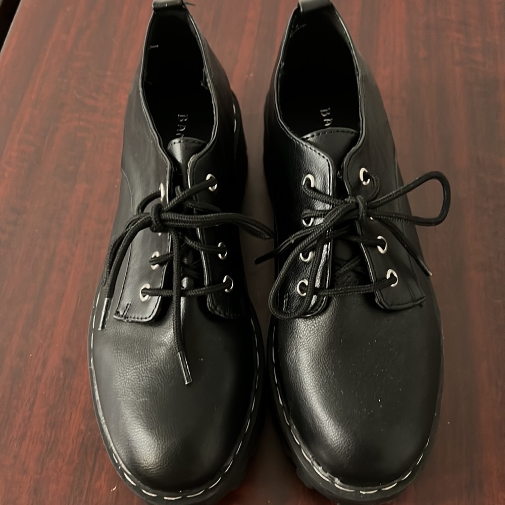 Shoes - Picture 2 of 5